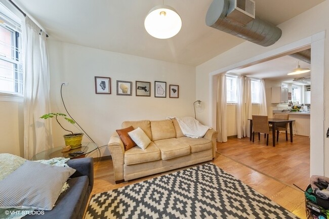 Building Photo - 613 W Surf St