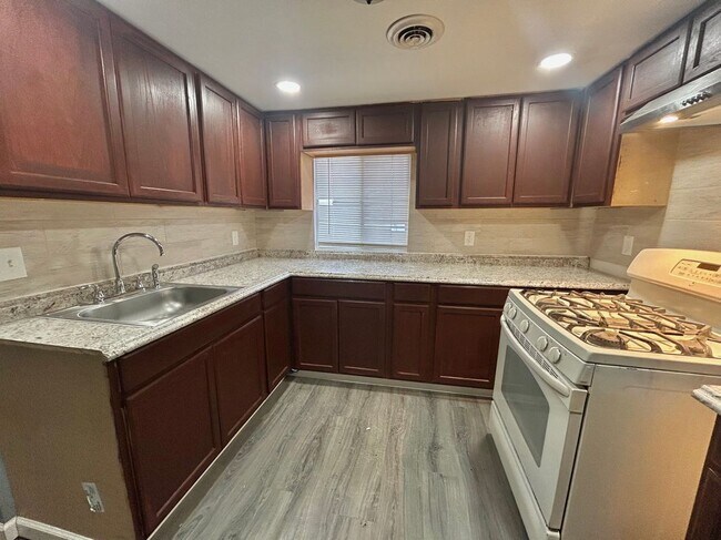 Foto del edificio - 553 Mumford St