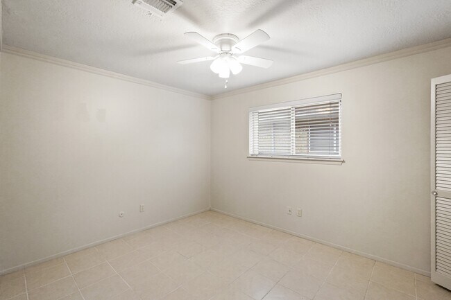Foto del edificio - 10834 Lynbrook Dr