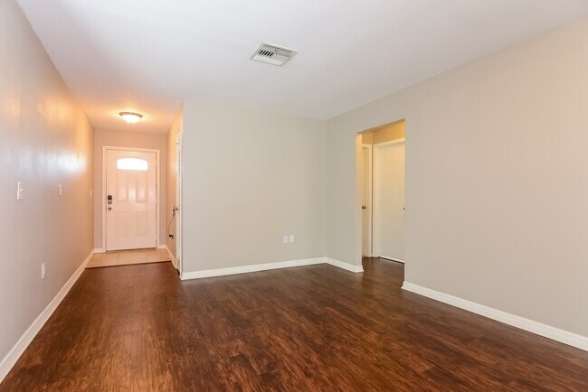Building Photo - 4828 Cypress Tree Dr