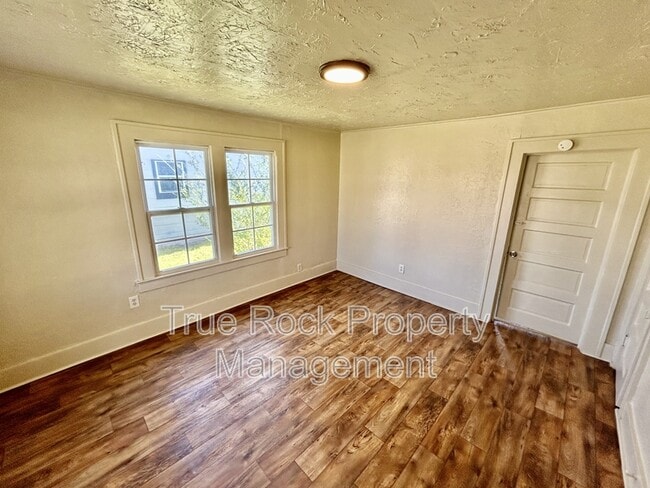 Foto del edificio - 631 W 19th