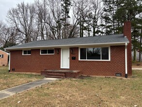 Building Photo - 1133 Oakdale Dr