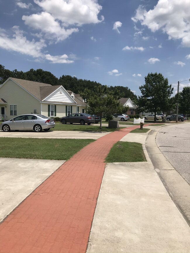 Sidewalks surround subdivision - 3334 Whitlock Dr N