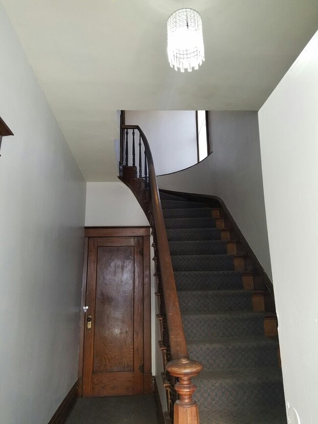 Building Photo - 204 Burr