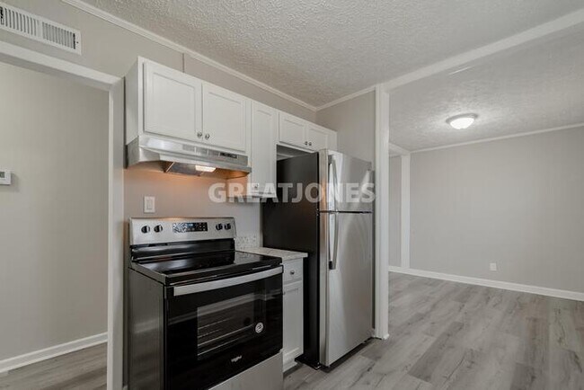Foto del edificio - 1718 Two Notch Rd SE