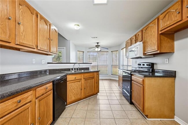 Building Photo - 528 Jefferson Dr