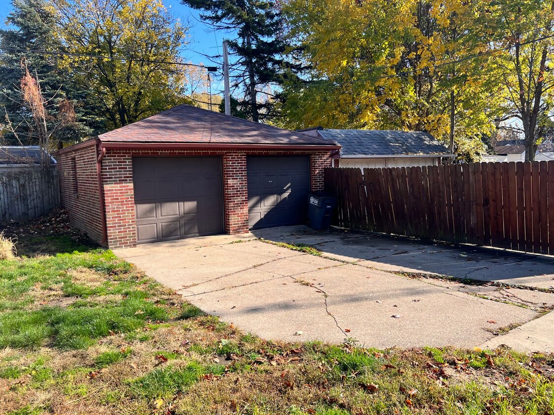 Building Photo - 2 Bedroom House - West Toledo