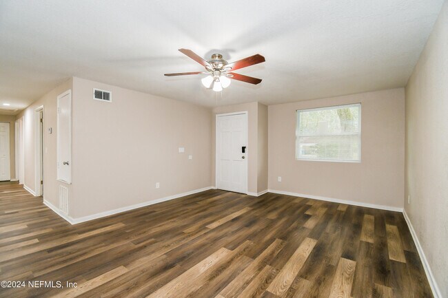 Foto del edificio - 1349 Eagle Cove Rd N