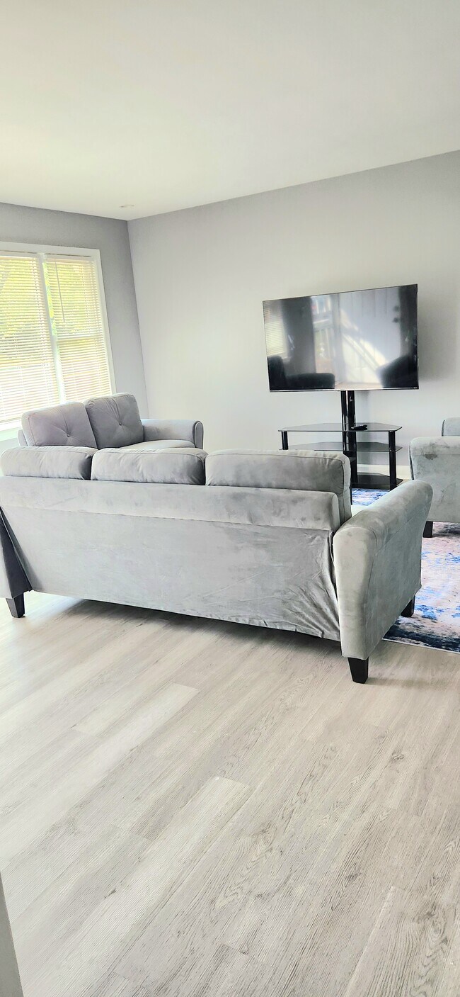 Foto del edificio - 948 White Oak Dr