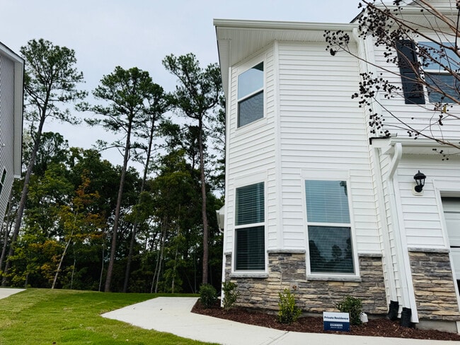 Building Photo - 1919 Hinesley Dr
