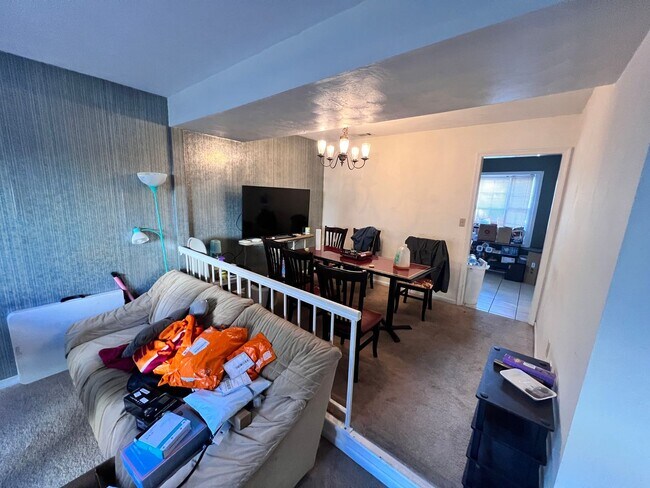 Building Photo - Blacksburg, 3BR / 2.5 BA / Available for f...