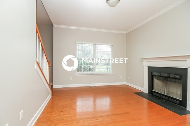 Building Photo - 4 Bedroom Pet-Friendly Home in Murfreesbor...