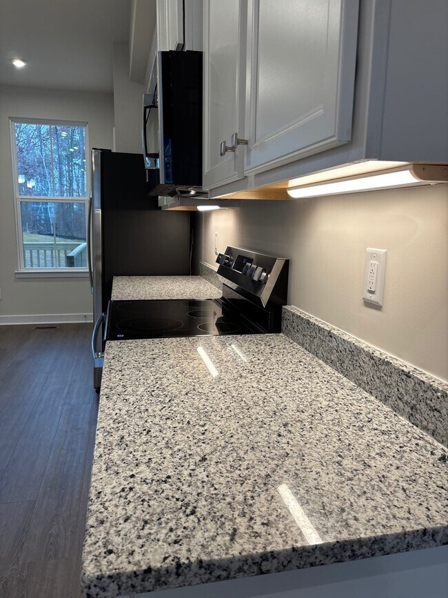 Foto del edificio - 711 Tambor Rd