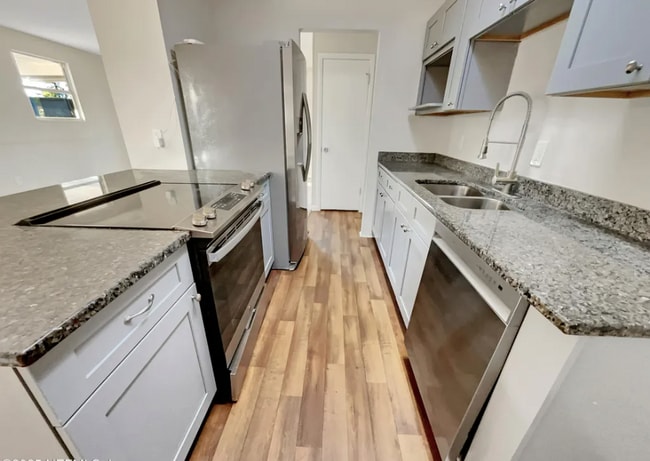 Foto del edificio - 7748 Knoll Dr N