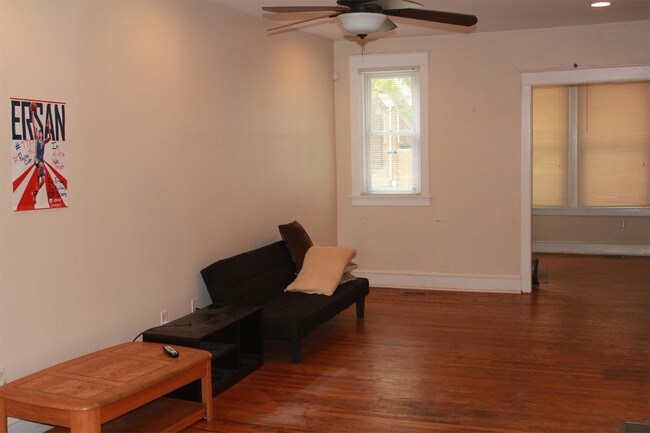 Building Photo - 5870 Woodcrest Ave