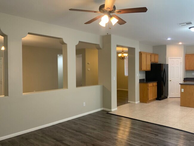 Foto del edificio - 5364 Shady Acre St