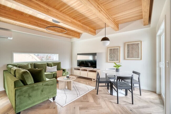 Foto del edificio - 5012-5022-5022 NE 26th Ave