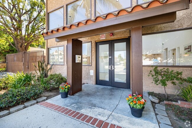 Building Photo - Welcome to Sherman West Apartments !!!