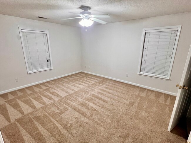 Building Photo - 6117 Hedgecock Cir