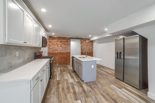 Building Photo - 495 Orange St