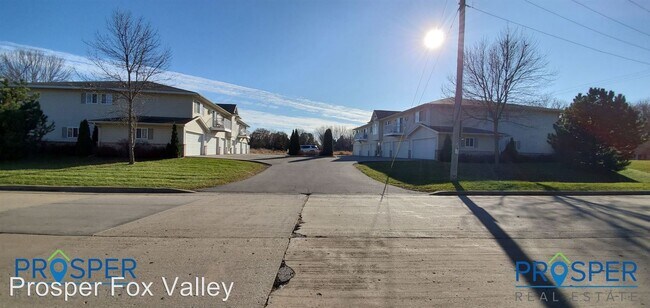 Foto del edificio - 5 E Waukau Ave