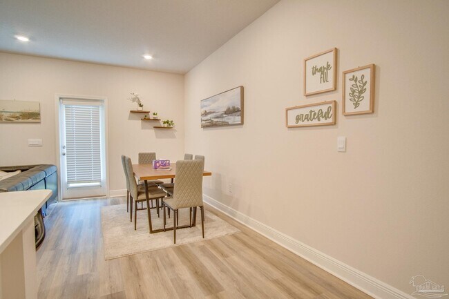 Foto del edificio - 5689 Stellarjay St