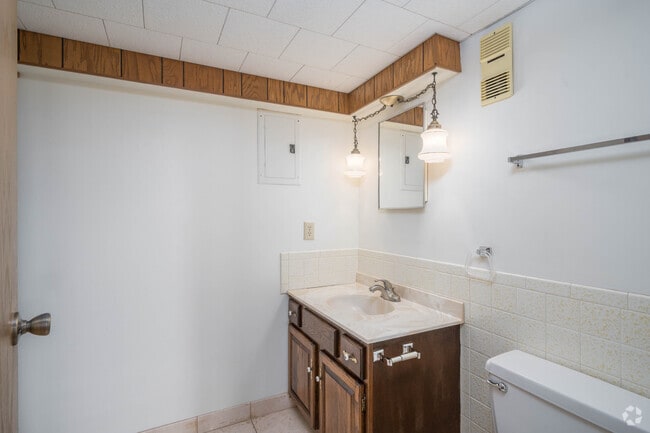 Apt. 20 Lower Bathroom - Lincoln Apartments LLC