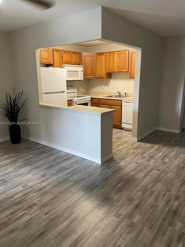Building Photo - 2878 Donnelly Dr