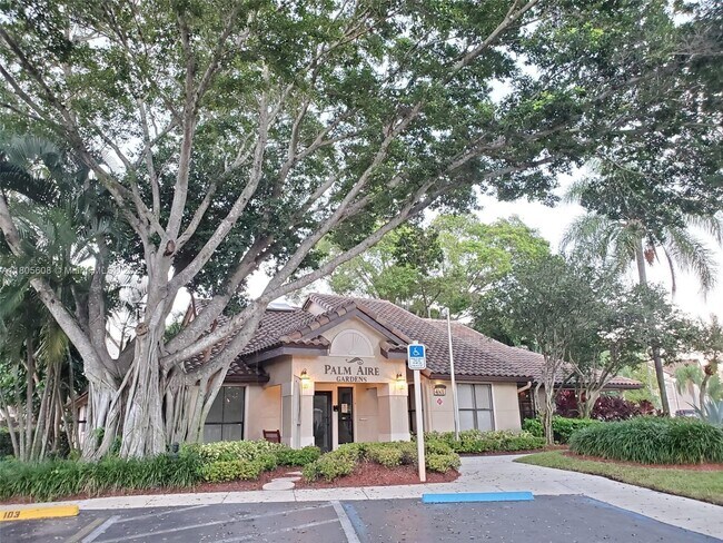 Foto del edificio - 4581 W McNab Rd