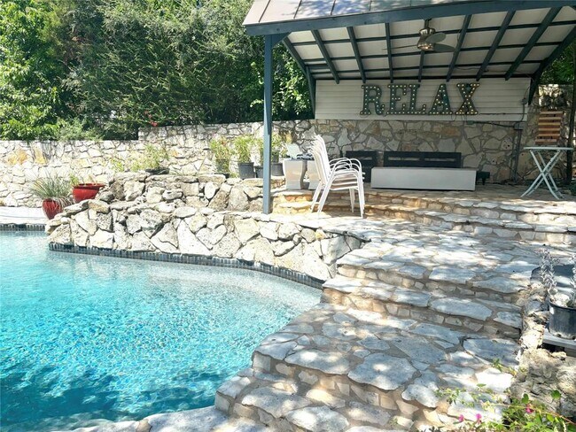 Foto del edificio - 806 Rock Creek Dr