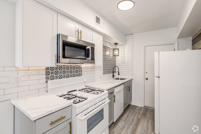 2BR,1BA-868SF - 5735 - 5737 Hobart St, Pittsburgh, PA 15217