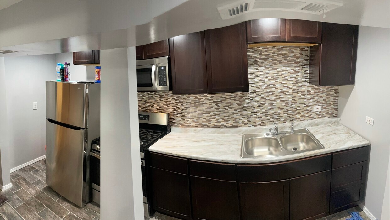 Foto principal - 1518 E 72nd St
