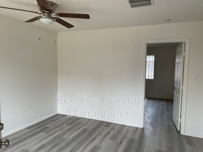 Foto del edificio - 1153 E Taylor St