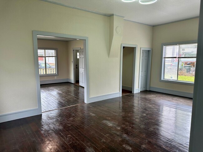 Foto del edificio - 4 plus bedroom on double lot