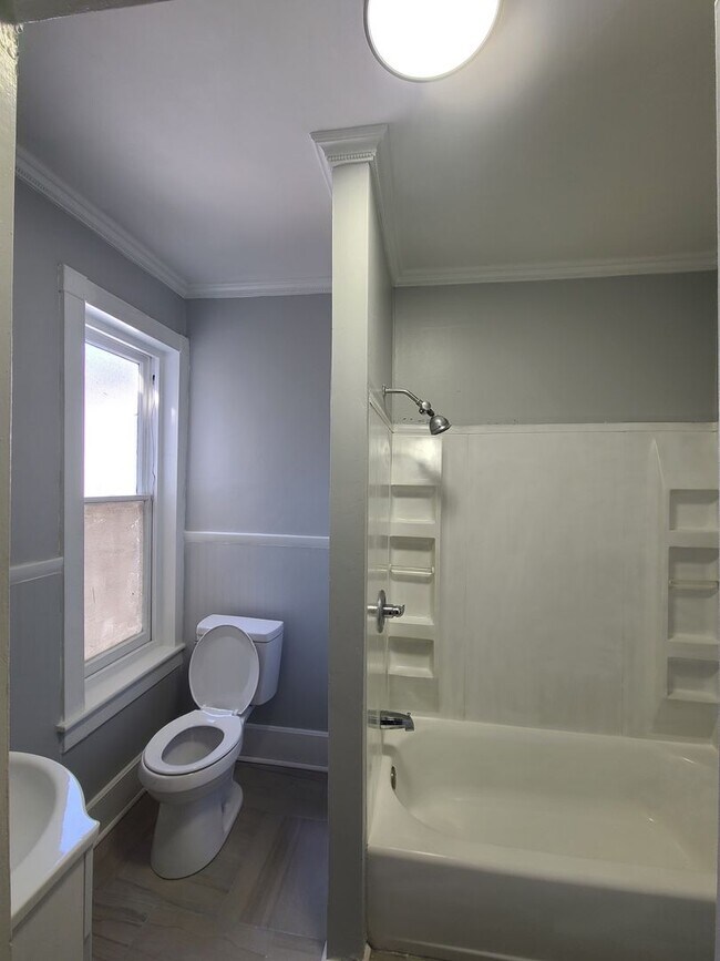 Building Photo - Three Bedroom one bath with off street par...