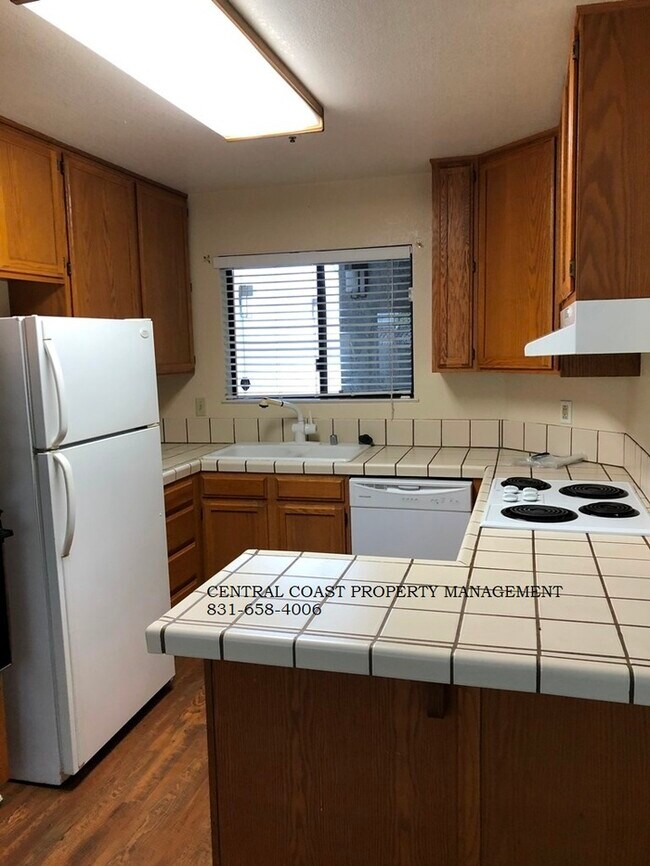 Building Photo - 1042 Iverson St