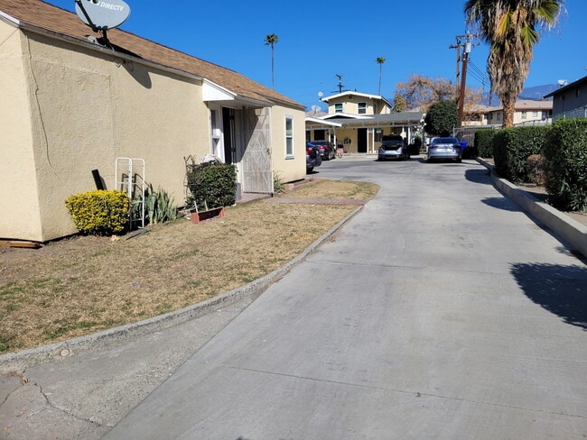 Foto del edificio - 648 W 13th St