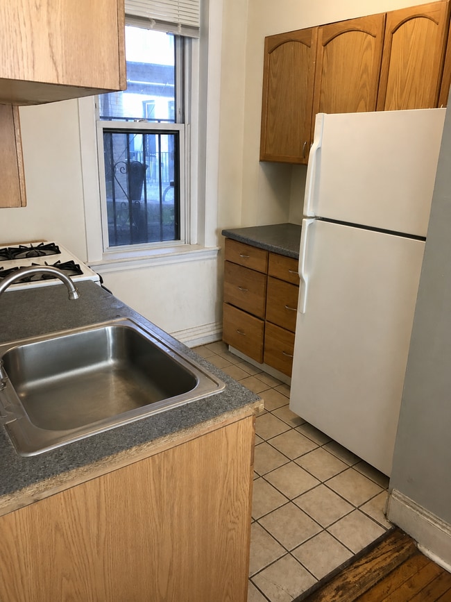 Building Photo - 352 Riverway
