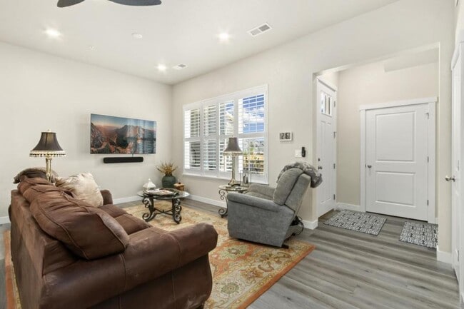 Foto del edificio - 4180 S Park Dr