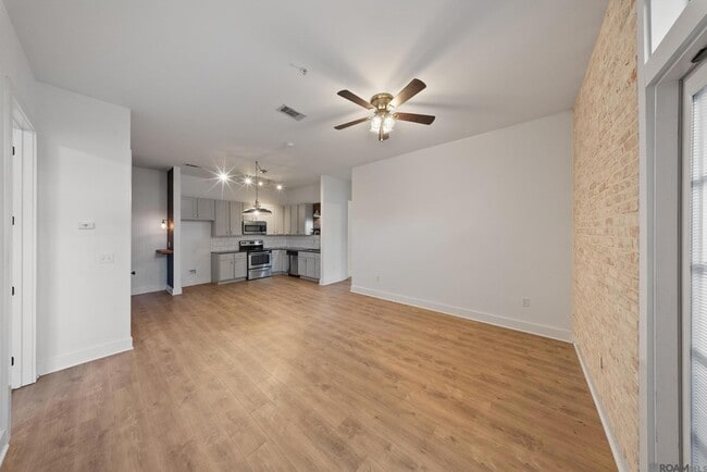 Foto del edificio - 255 E Boyd Dr