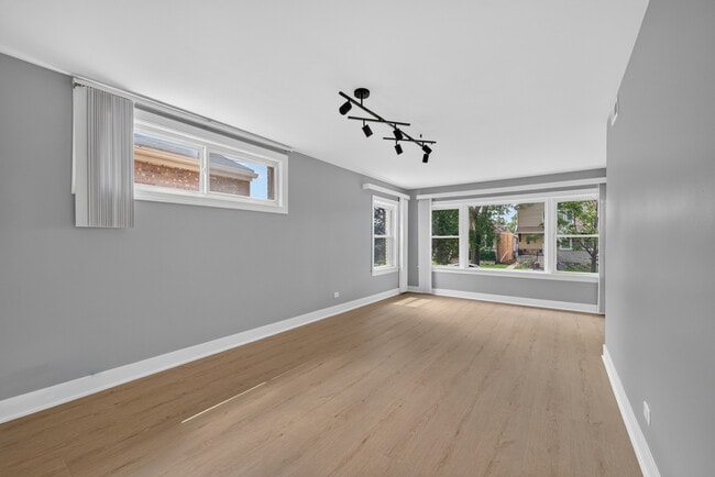 Foto del edificio - 3953 N Oleander Ave