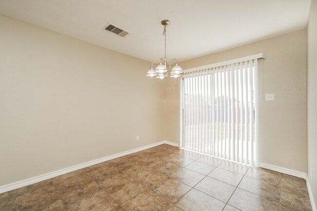 Building Photo - 8714 Sunview Park