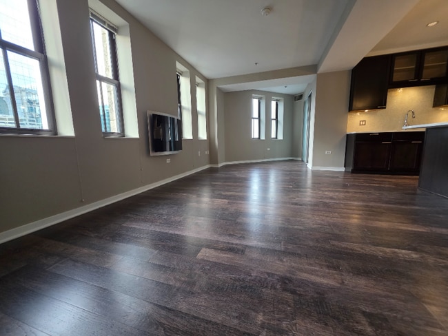 Photo - 13 W Randolph St Apartment