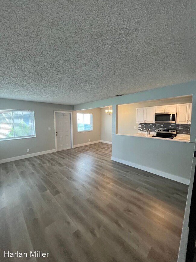 Building Photo - 2 br, 1 bath House - 910 E TIFFANY DR #2