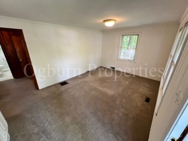 Building Photo - 185 Euclid St-2BR/1BA-WFU/Polo Rd Area HOM...