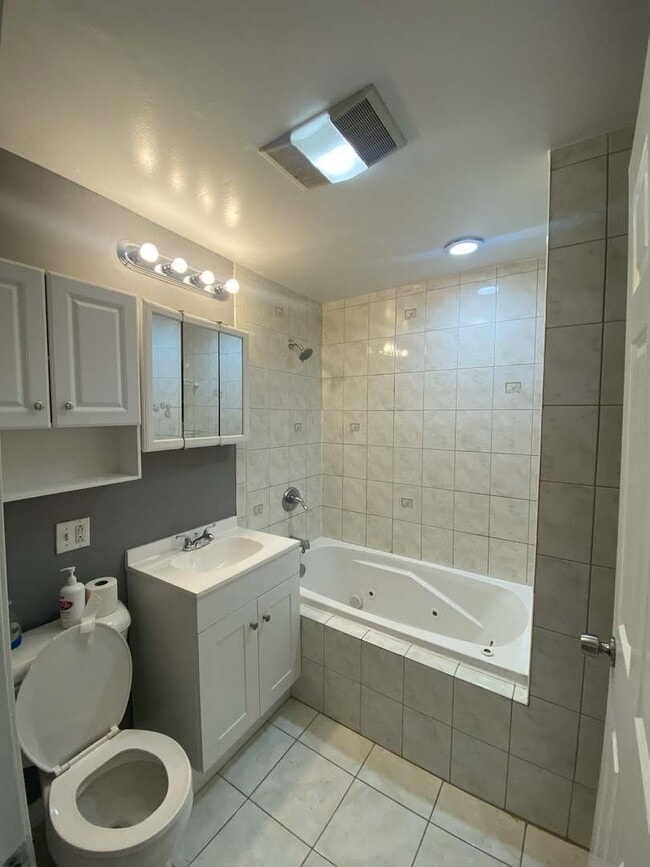 Building Photo - 5652 W 64th St