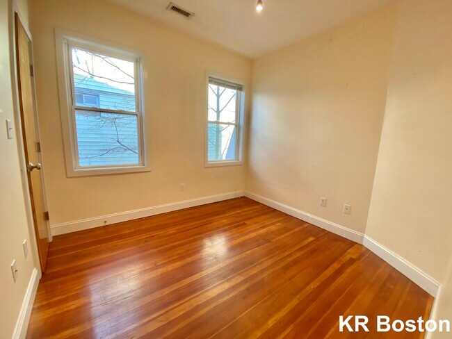 Building Photo - 37 Ashford St