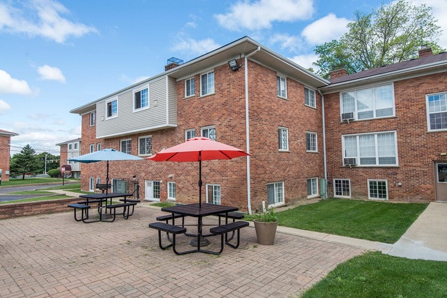 Courtyard Picnic Seating - Manchester Flats