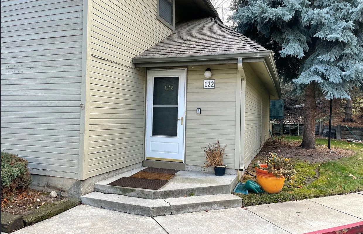 Primary Photo - Private End-Unit Condo in Southeast Boise ...