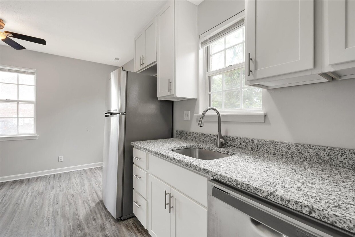 Two bedroom townhome, bath and half washer... - Two bedroom townhome, bath and half washer...